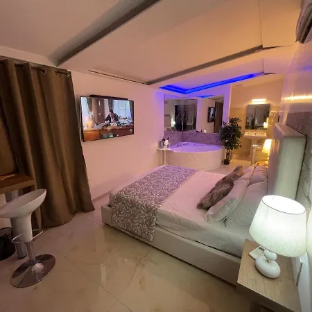 Le Del Lungomare Bed & Breakfast *